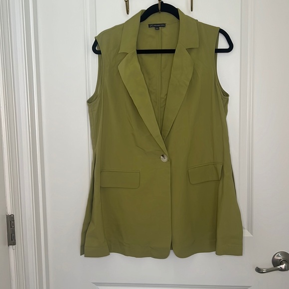 NWOT Lime green sleeveless blazer with slit side - Picture 2 of 4
